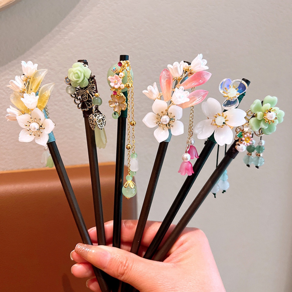 Supply Florist - Exquisite Flower Tassel Wooden Hairpin Retro